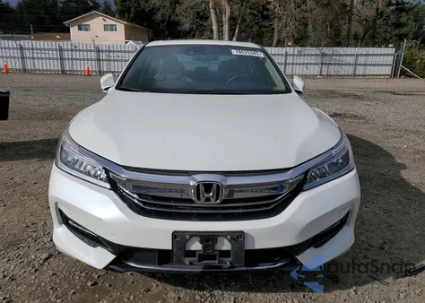 2017 Honda Accord Touring Hybrid z USA, uszkodzony, nr VIN JHMCR6F76HC007375